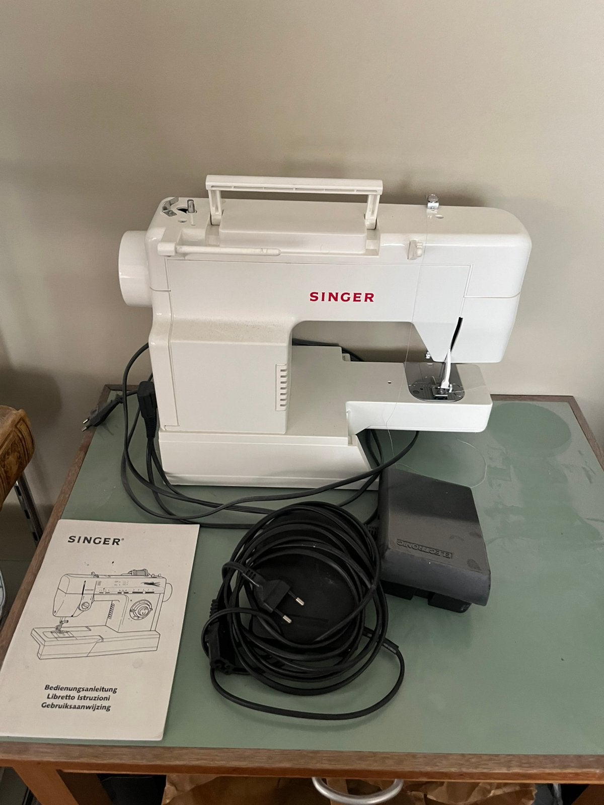 Singer naaimachine, Hobby en Vrije tijd, Naaimachines en Toebehoren, Ophalen, Zo goed als nieuw, Naaimachine, Singer