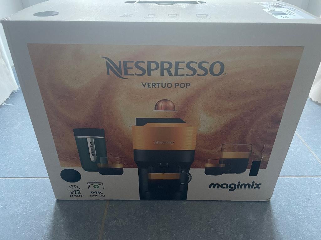 Cafetière Nespresso, Electroménager, Réservoir d'eau amovible, Comme neuf, Dosettes et capsules de café, 2 à 4 tasses