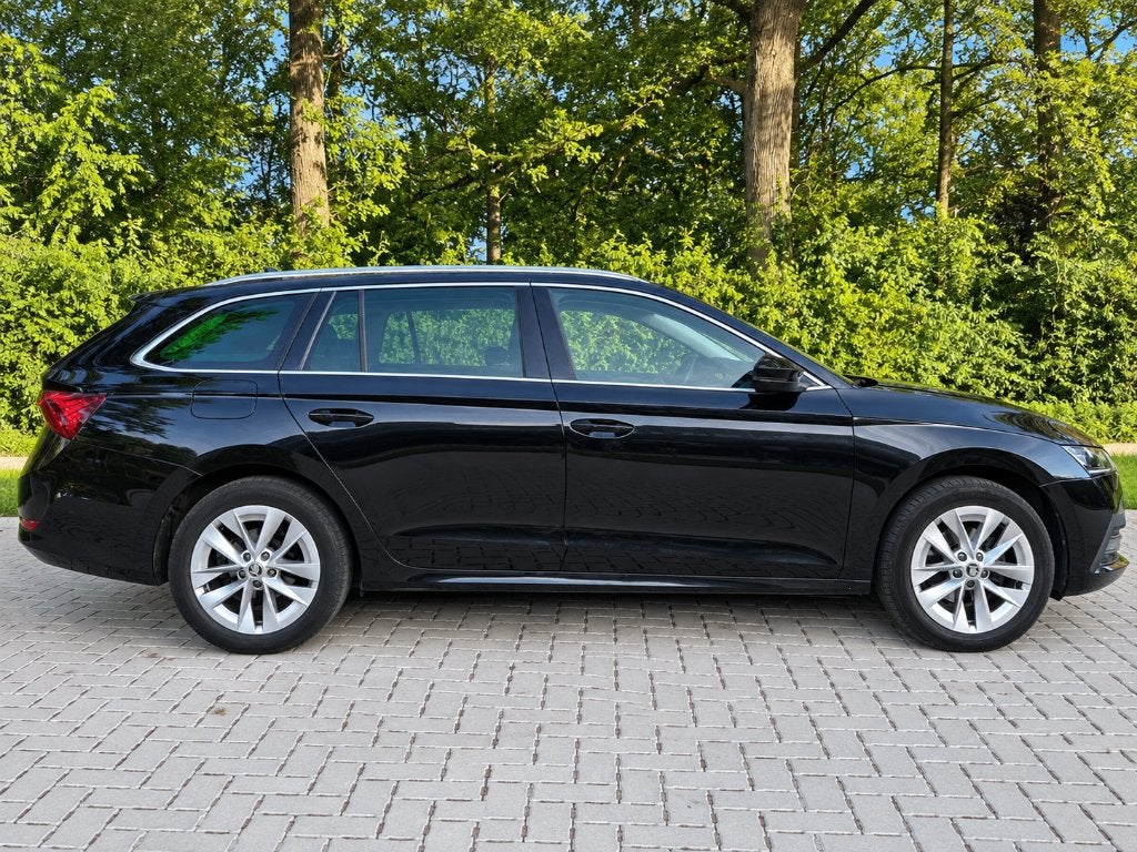 Skoda Octavia 2.0Tdi DSG 10/2022 Led - Navi - Lineass - Cam, Autos, Achat, Euro 6, Entreprise, Entretenue par le concessionnaire
