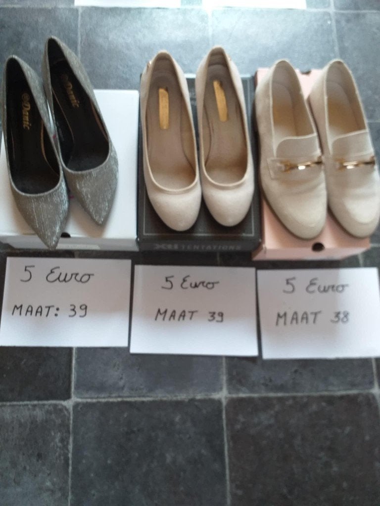 Damesschoenen in goede staat voor 5 euro per paar ., Ophalen, Gedragen, Schoenen met lage hakken