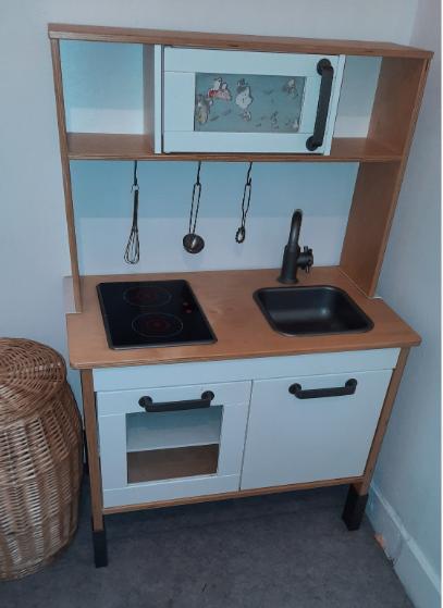 Ikea keukentje met bedje en teken boord, Ophalen, Gebruikt, Hout, Speelkeuken