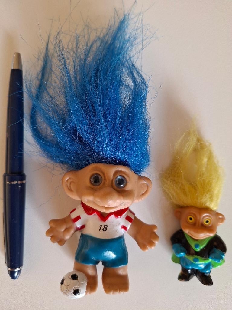 Vintage Happy Troll Voetballer + Super Hero (jaren '80/90), Verzamelen, Poppetjes en Figuurtjes, Ophalen of Verzenden, Zo goed als nieuw
