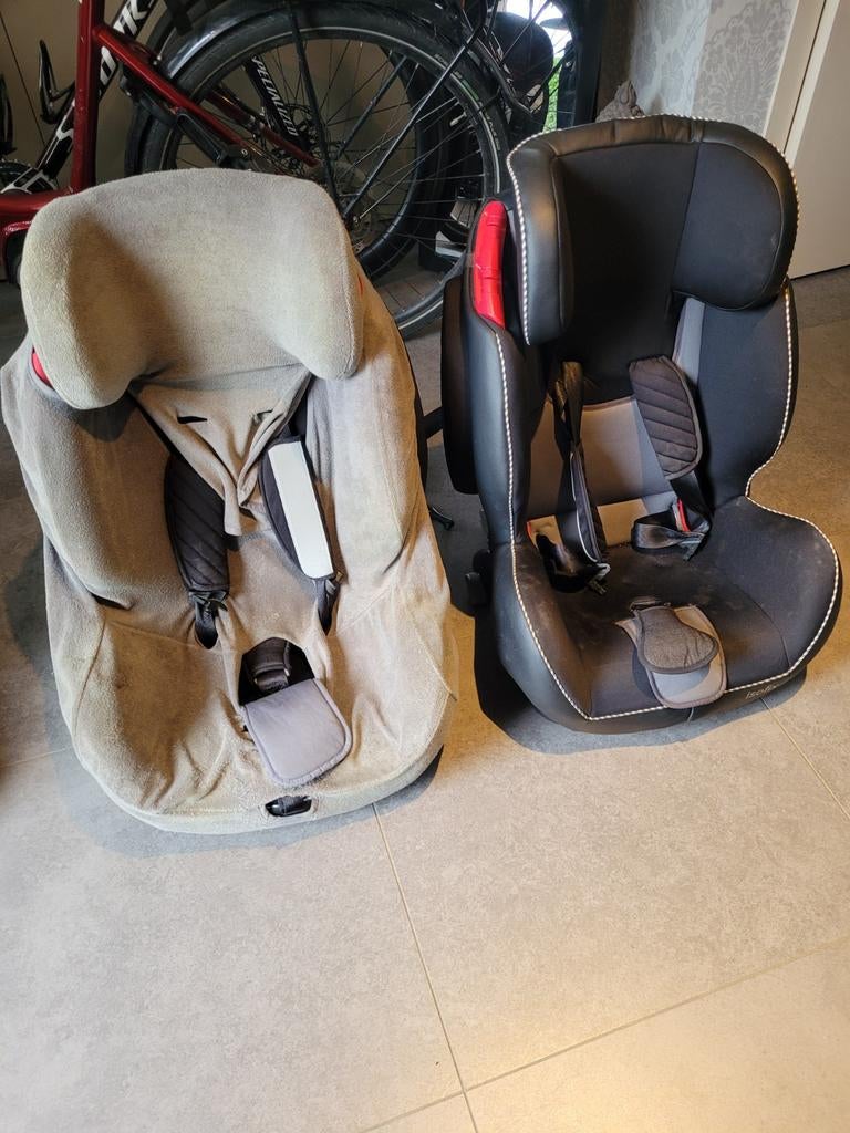 2 dreambee autostoelen, Ophalen, Zo goed als nieuw, Meegroeistoel, Gordel(s)