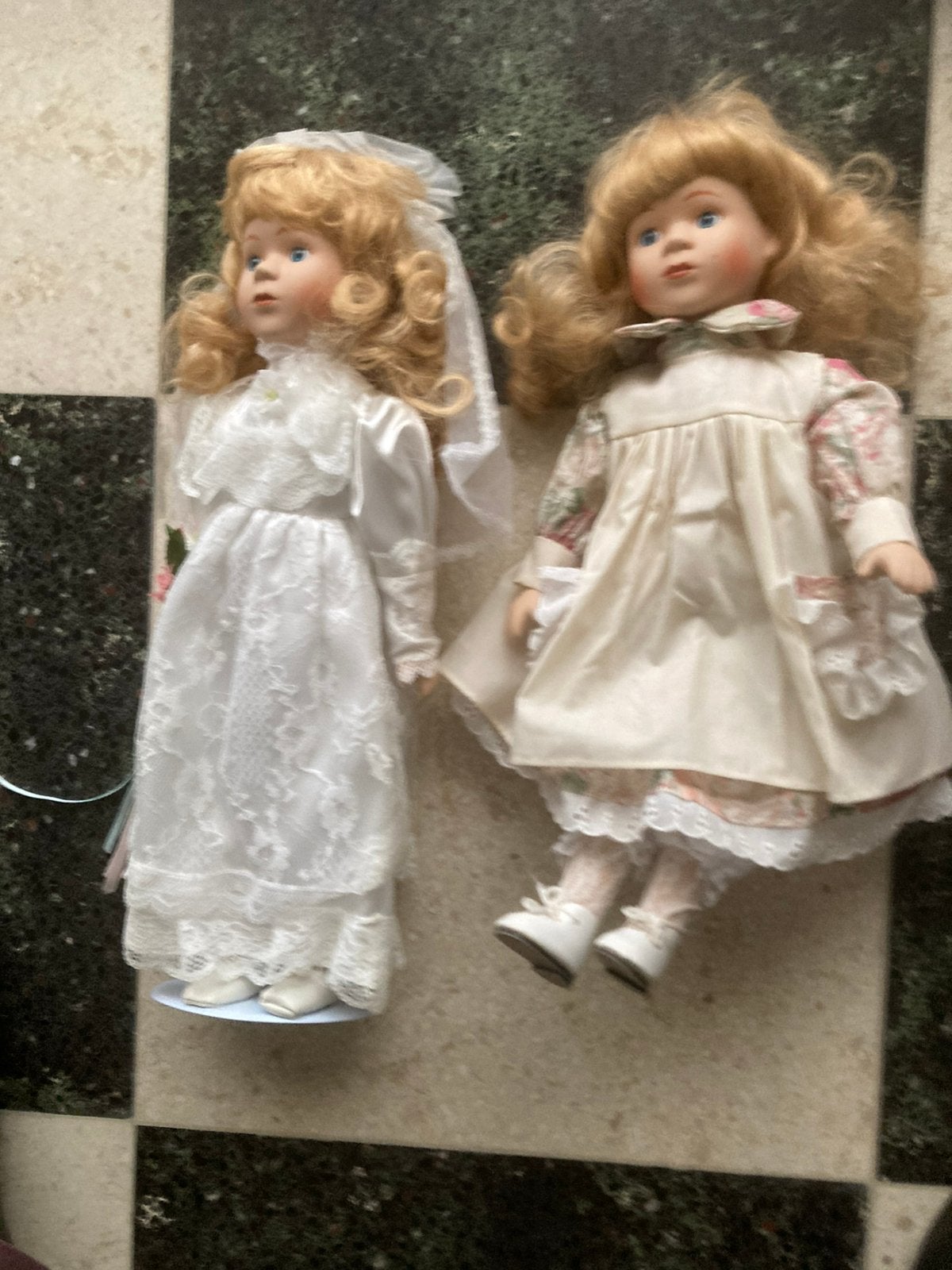 DRIE PORSELEINE POPPEN  ZEER MOOI. KNALPEIJS 25 EURO, Enlèvement