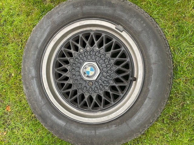 Set van 4 BMW-velgen R15 met banden uniroyal, Auto-onderdelen, Banden en Velgen, Ophalen, Band(en)