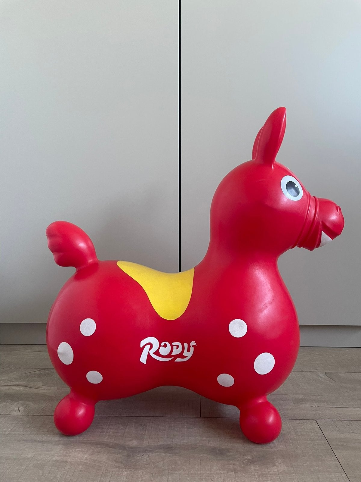 Rody springpaard - rood, Kinderen en Baby's, Ophalen, Zo goed als nieuw