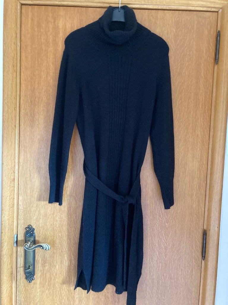 Zwart lang kleed met lint en rolkraag, Sora, Medium, Maat 38/40 (M), Zwart, Ophalen of Verzenden, Zo goed als nieuw