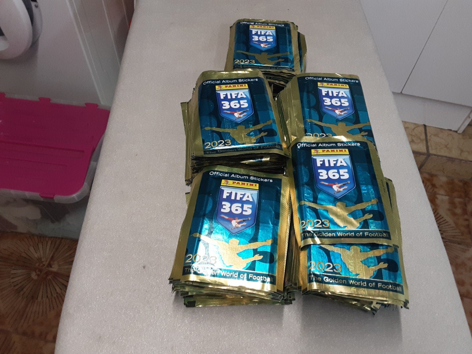 Autocollants Panini 228 sachets non ouverts FIFA 365 2023, Enlèvement ou Envoi