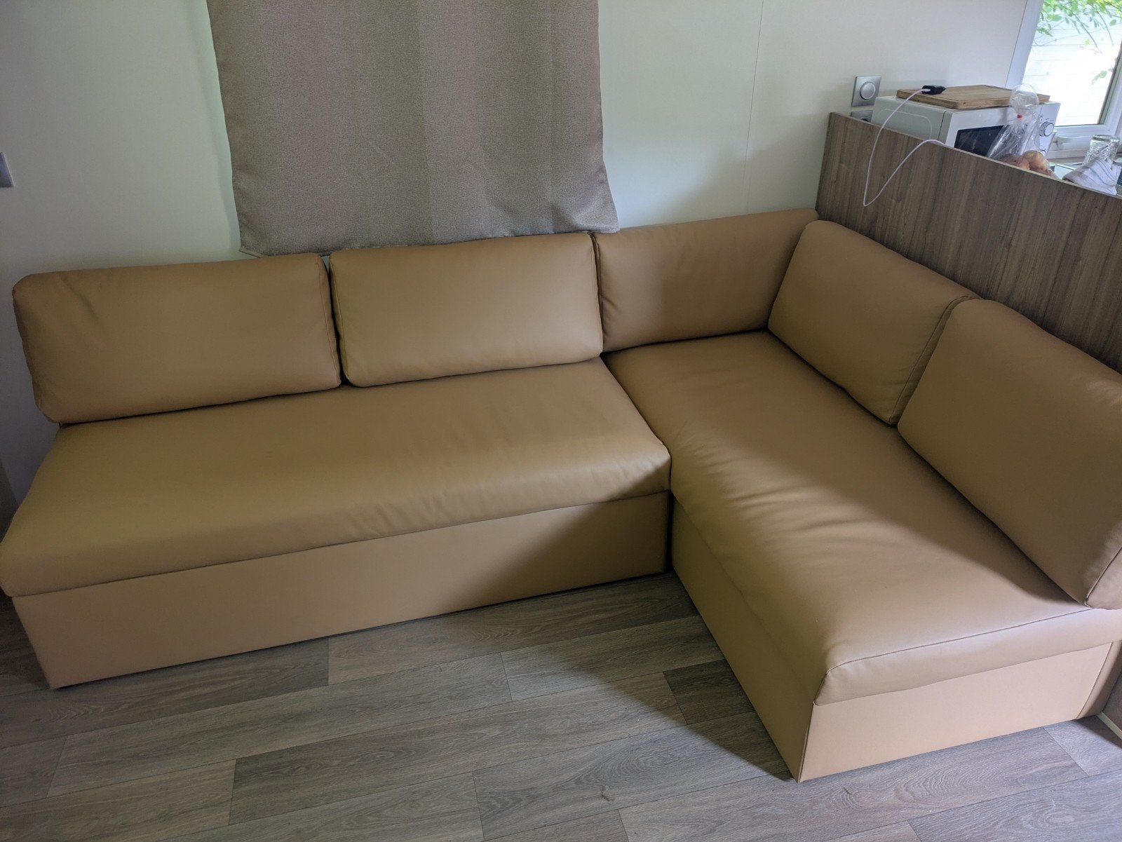 Nieuw hoeksalon met slaapbank, Ophalen