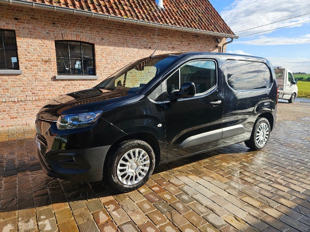 Toyota Proace City 1.2 BENZINE 110PK FULL OPTION 14463 EXBTW, Auto's, Voorwielaandrijving, Stof, Used 1. Bestelwagens met ervaring.