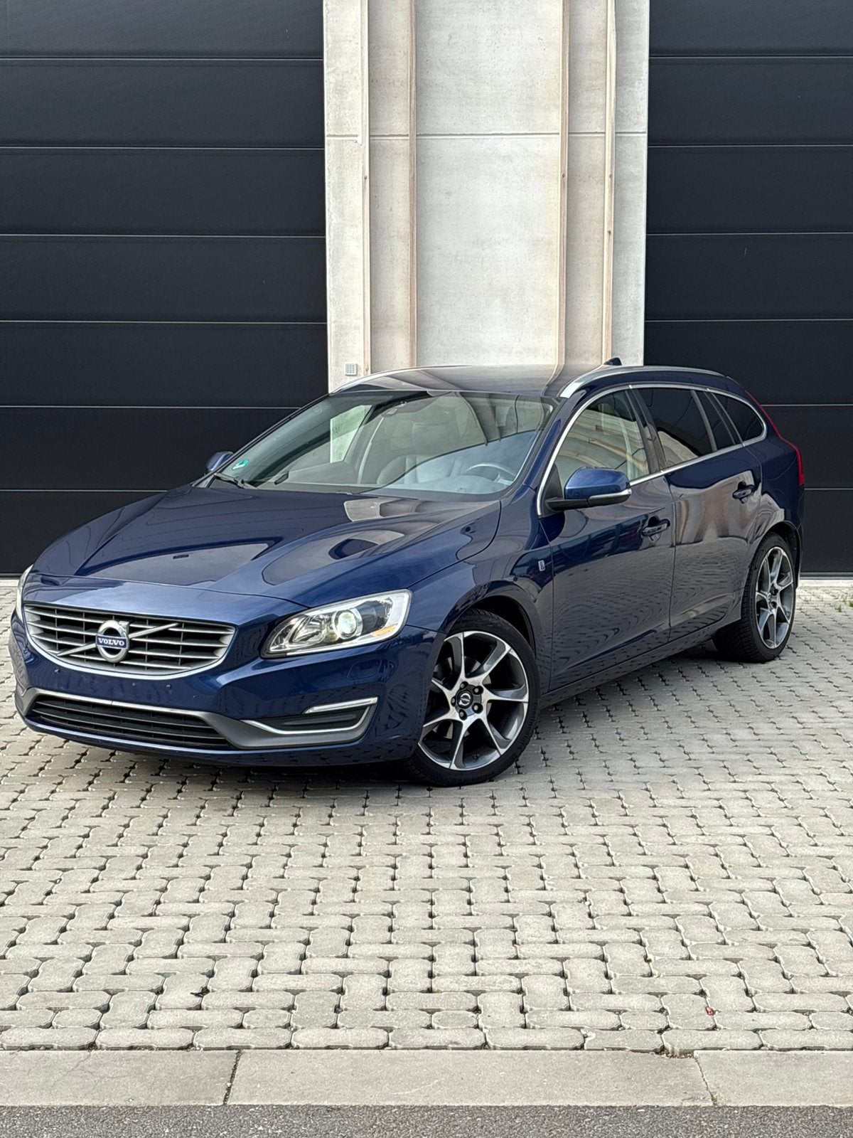 VOLVO V60 D4 // OCEAN RACE //128.XXX KM//12 MAANDEN GARANTIE, Auto's, Dealer onderhouden, 1969 cc, Blauw, Leder