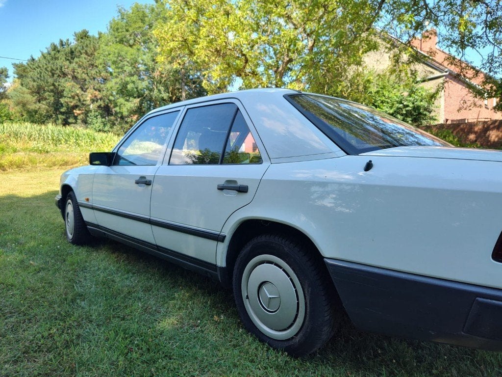 Oldtimer Mercedes 124, BJ 1988, foto 2