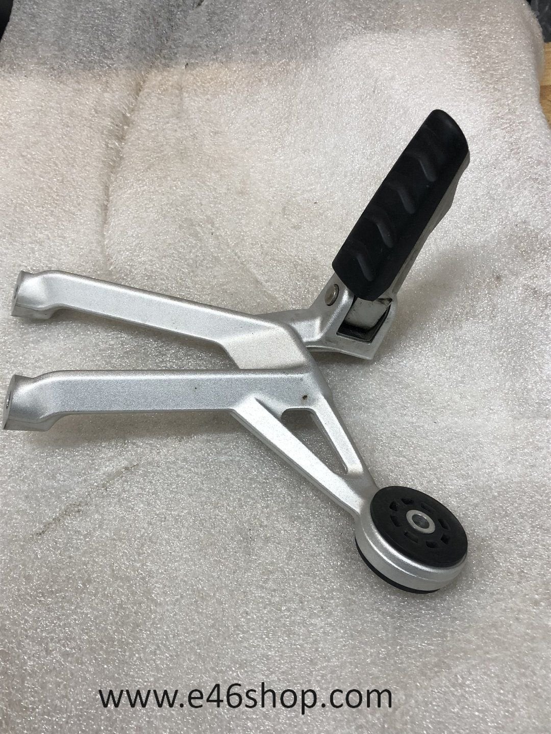 VOETSTEUN RECHTS ACHTER BMW K53 K54 OE 46718540799, -, Utilisé, -, -