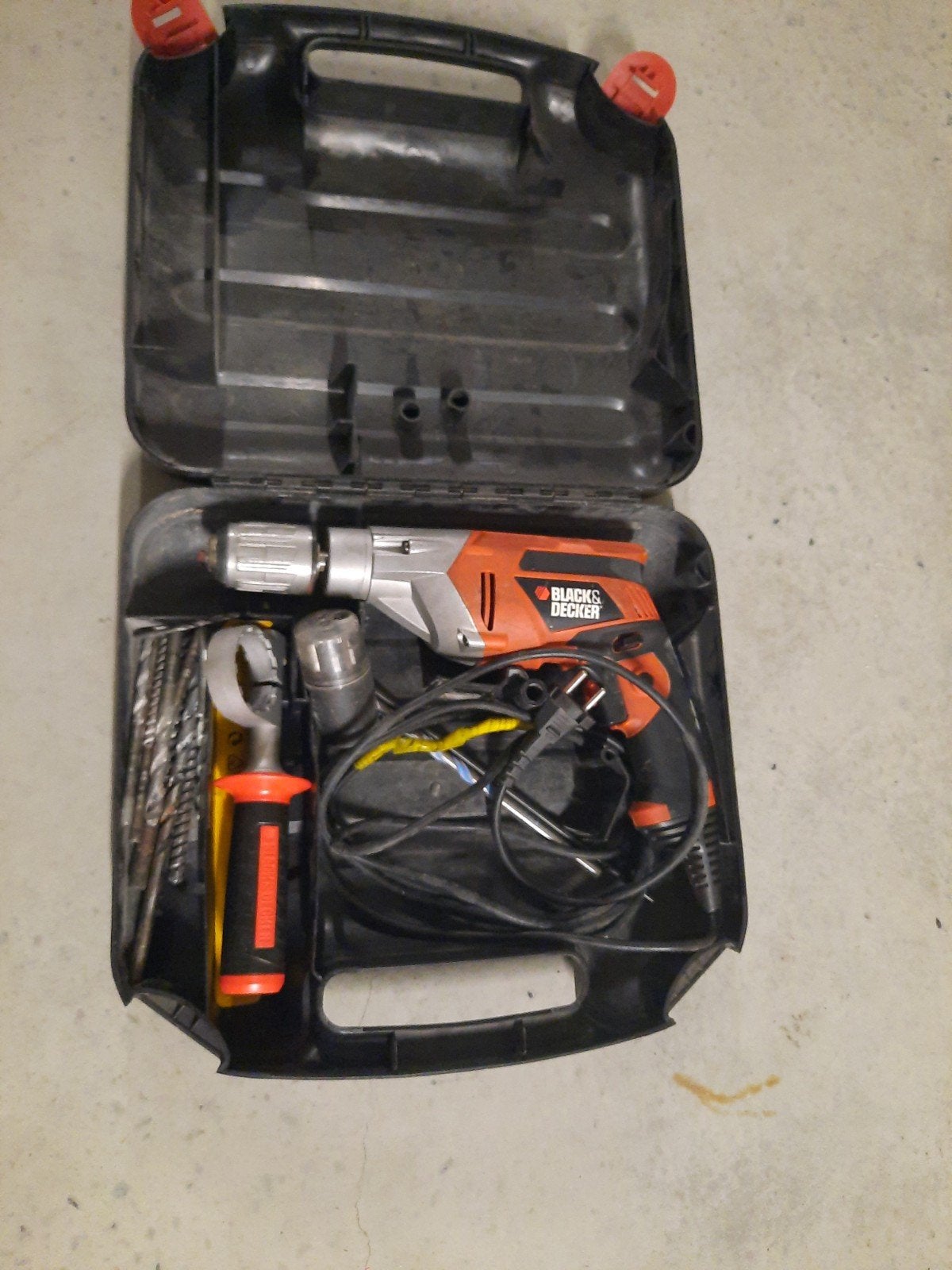 Perceuse black et decker dans son coffret avec accessoires, Bricolage & Construction, Enlèvement, Utilisé, Perceuse