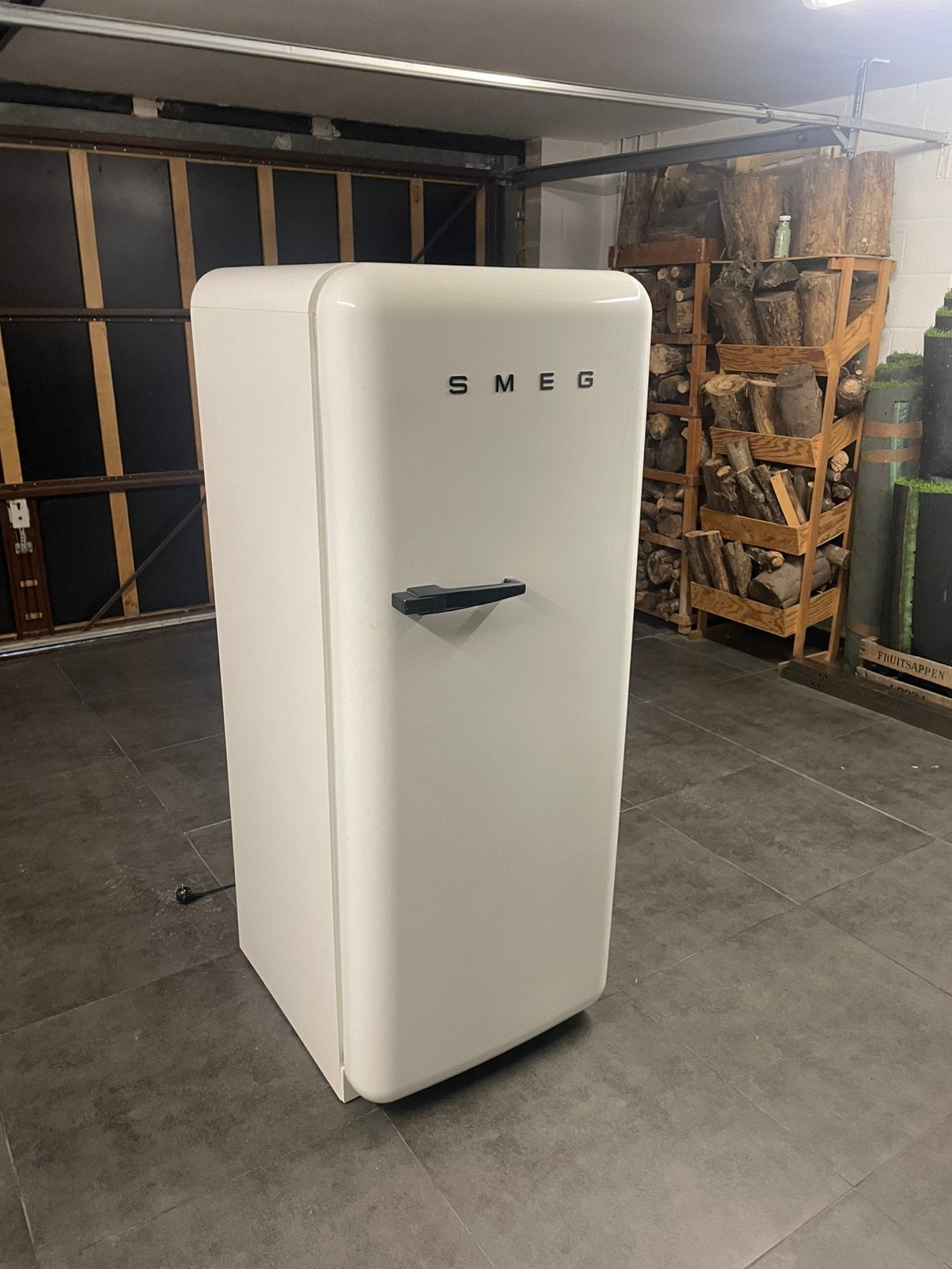 Witte Smeg koelkast, Ophalen, 100 tot 150 liter, Zo goed als nieuw, 140 tot 160 cm