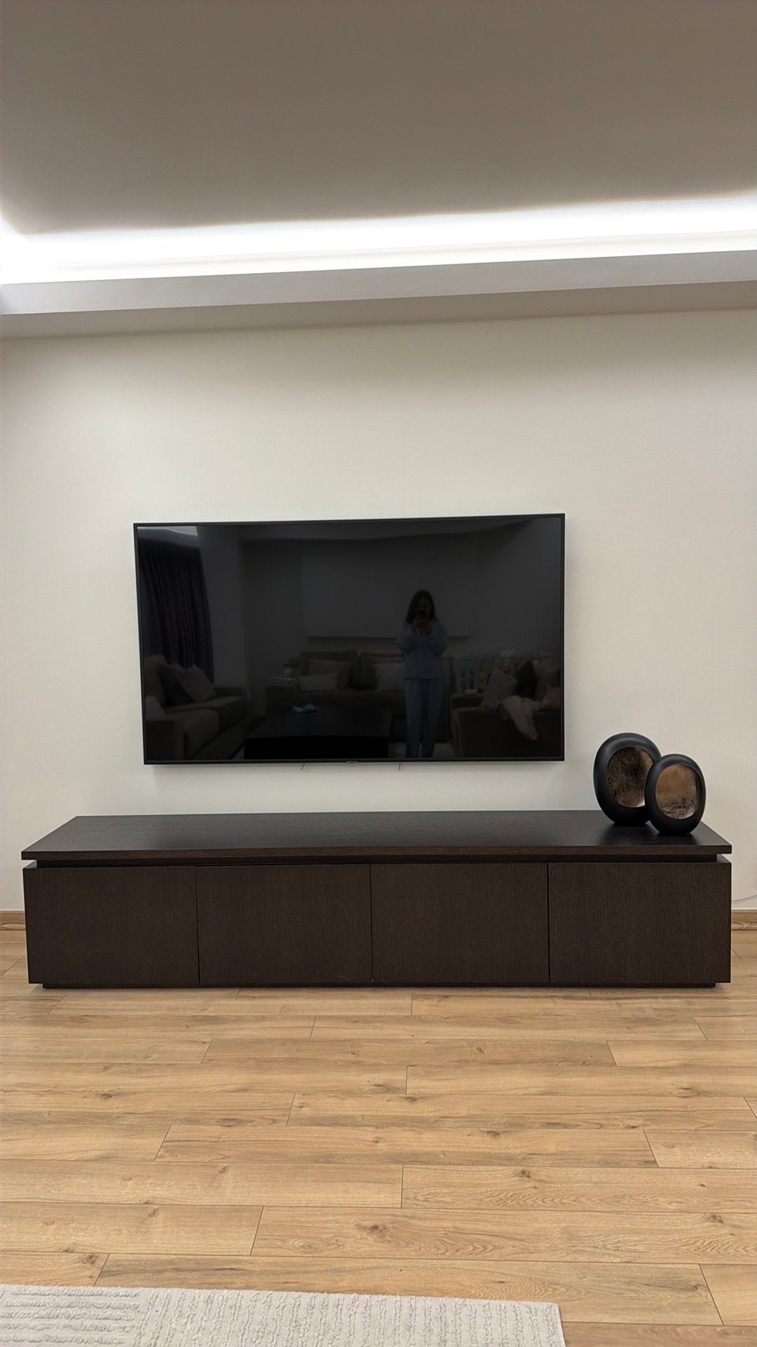 Mooie donker bruine houten tv kast met veel opberging., Ophalen, 50 tot 75 cm, 200 cm of meer, Minder dan 100 cm