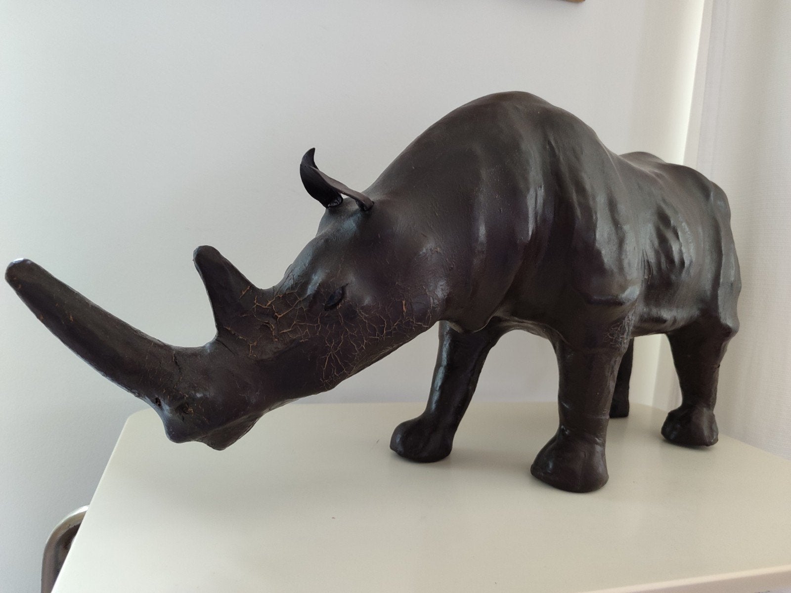 sculpture en cuir antique en cuir de rhinocéros vintage 1950, Enlèvement ou Envoi