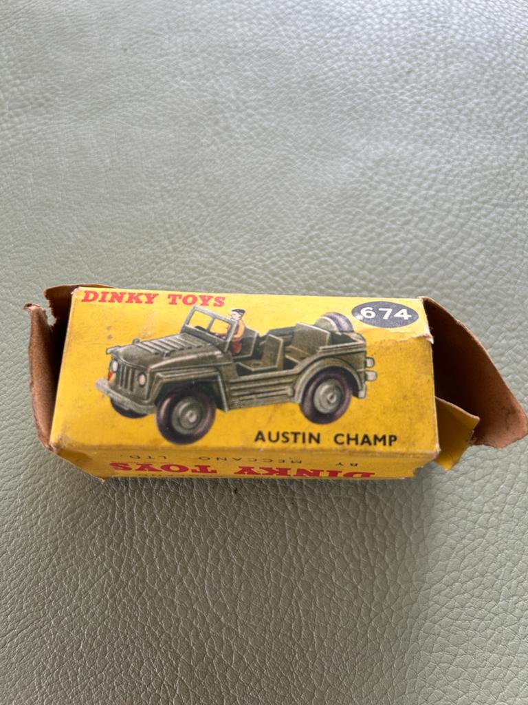 Jouets Dinky toys Austin Champ 674, Antiquités & Art, Enlèvement ou Envoi