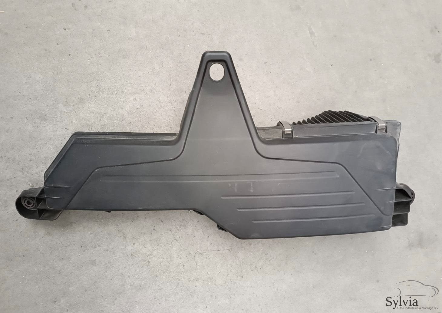 Luchtfilterhuis B38 BMW 1 / 2 / 3 / 4 serie F2x F3x 13718647, -, Utilisé, -, -