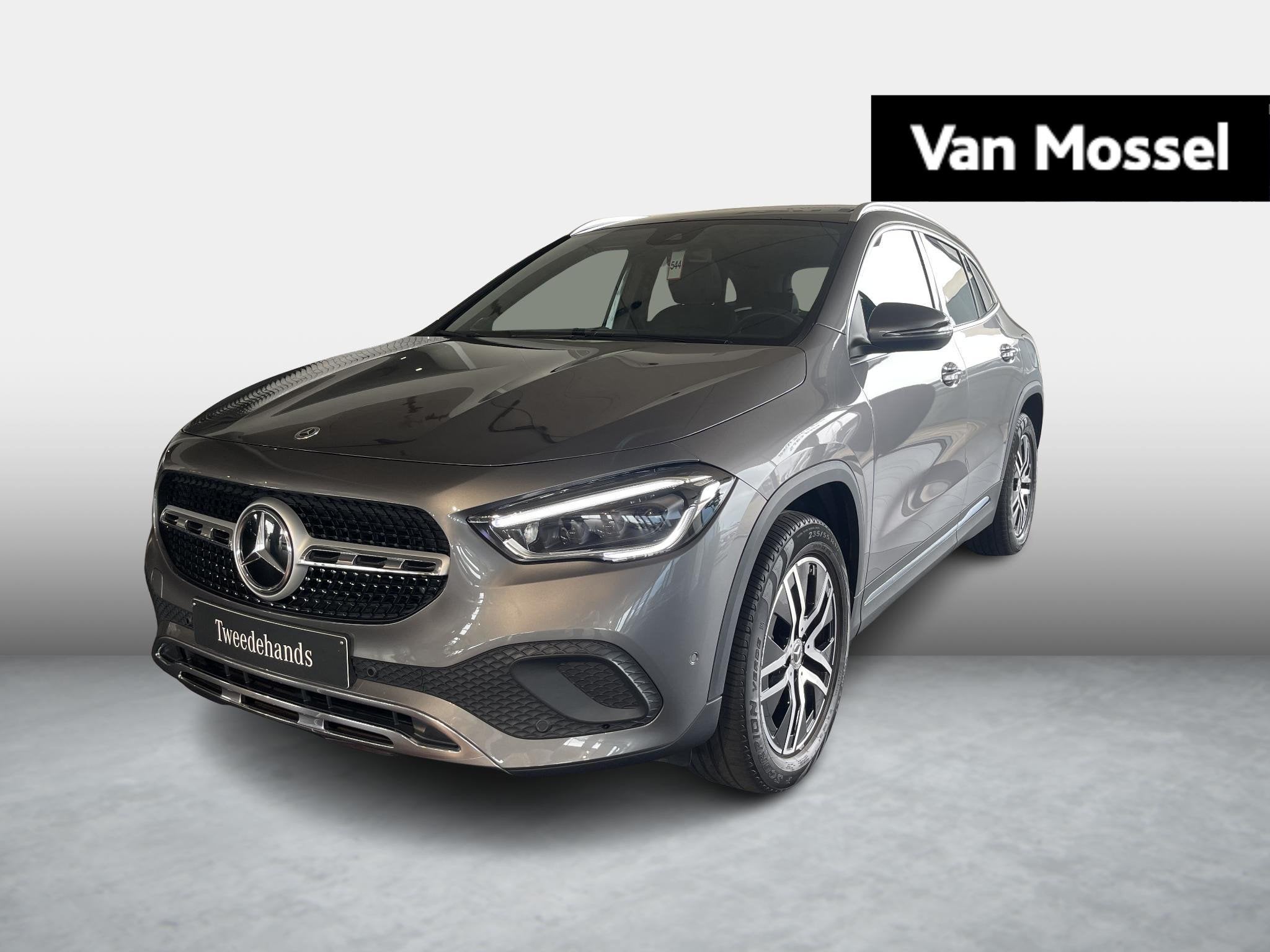 Mercedes-Benz GLA 200 Luxury Line + MULTIBEAM LED + PANO DAK, Argent ou Gris, Achat, 1800 kg, Euro 6