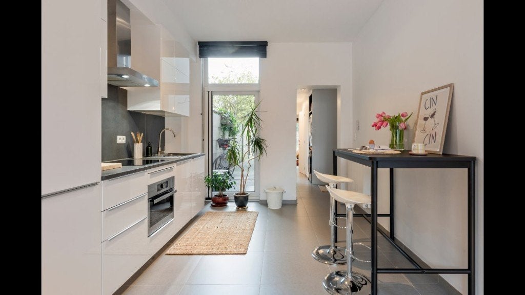 Bar tafel Tommaryd, Huis en Inrichting, Ophalen, Zo goed als nieuw