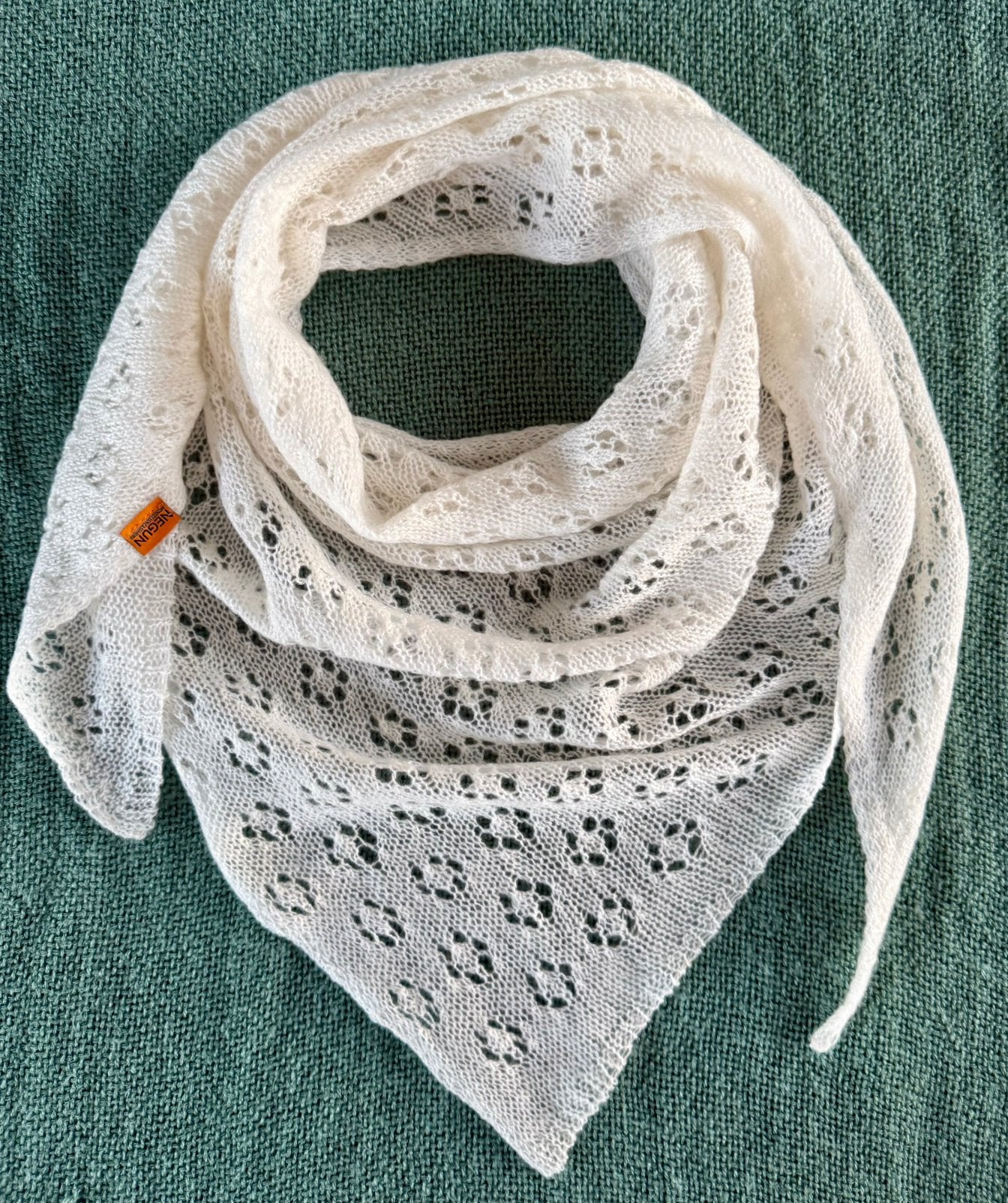 Triangular cashmere scarf., Kleding | Dames, Mutsen, Sjaals en Handschoenen, Ophalen of Verzenden, Nieuw, Maat 36 (S), Sjaal
