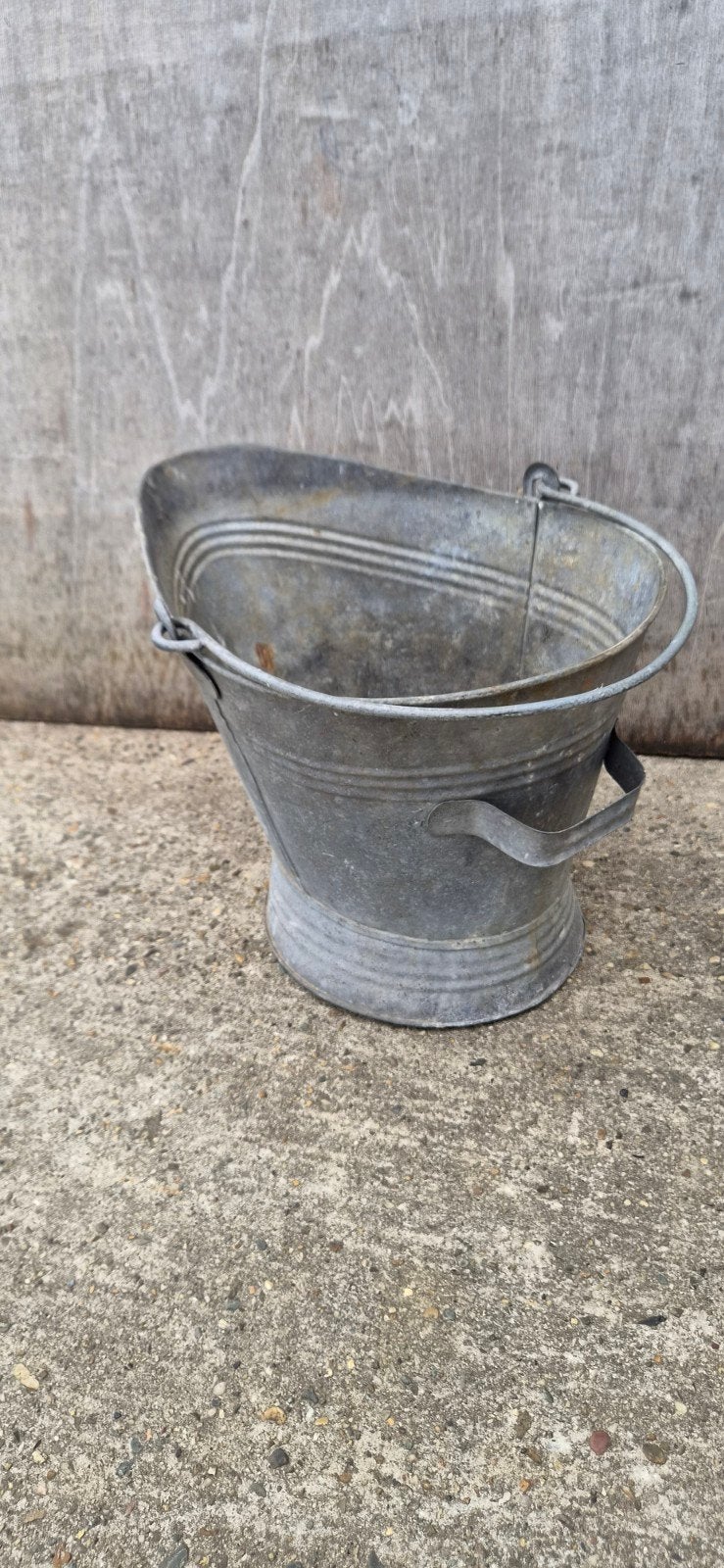 Oude zinken kolenkit met hengsel, Ophalen, ., ., Tuin