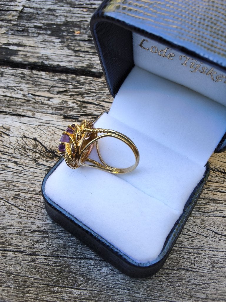 Speciale Vintage 18k Gouden Cocktailring met Grote Amethist, 18 tot 19, Ophalen of Verzenden, Zo goed als nieuw, Met edelsteen