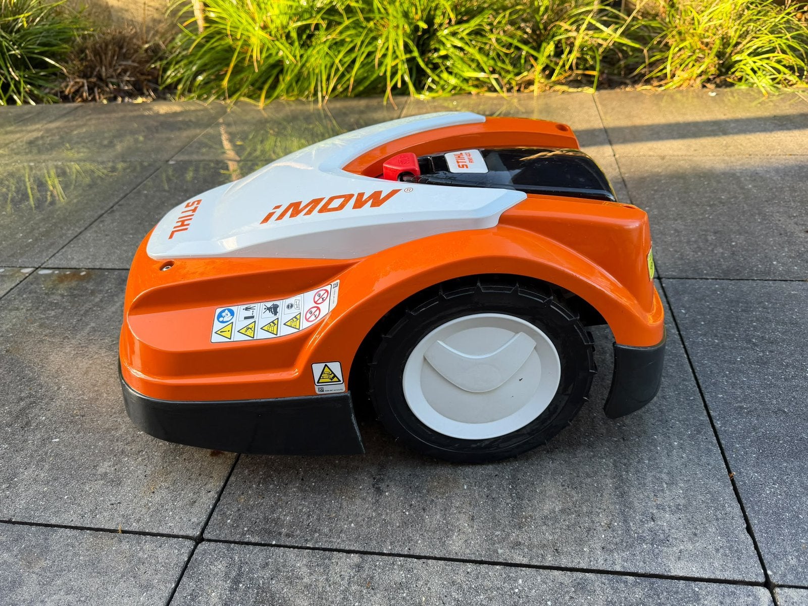 Stihl iMow RMI 422 Robotmaaier met laadstations, Tuin en Terras, Ophalen of Verzenden, Zo goed als nieuw, Meer dan 25 cm, Met regensensor