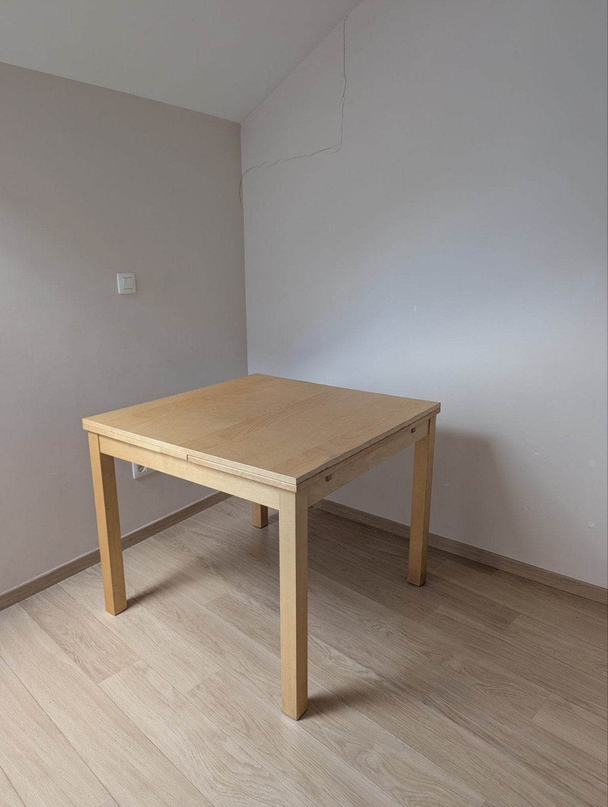 IKEA BJURSTA uitschuifbare eettafel – berkenfineer, Huis en Inrichting, Ophalen