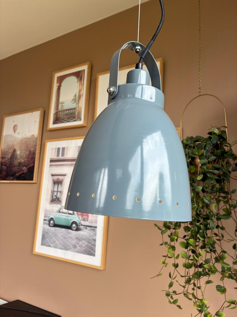 Industriele hanglamp grijs, Huis en Inrichting, 50 tot 75 cm, Ophalen of Verzenden, Zo goed als nieuw, Metaal