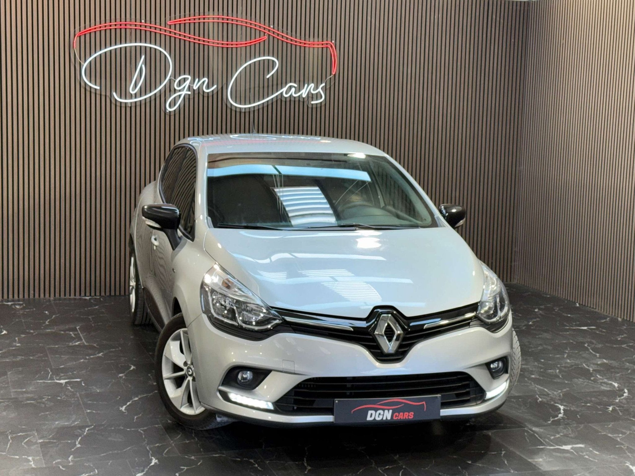 Renault Clio Clio 0.9 TCe Energy Limited (bj 2017), 898 cc, Stof, Gebruikt, Bedrijf