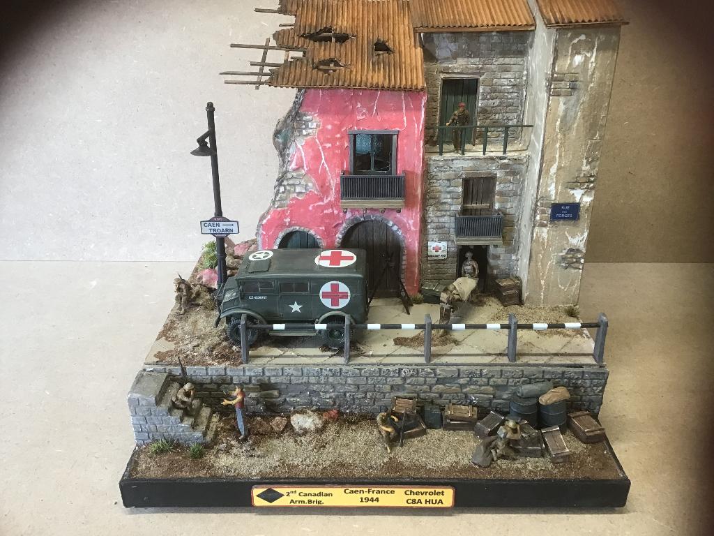 diorama militaire chevrolet C8A HUA  2nd canadian arm.brig., Ophalen, Zo goed als nieuw, 1:35 tot 1:50, Diorama