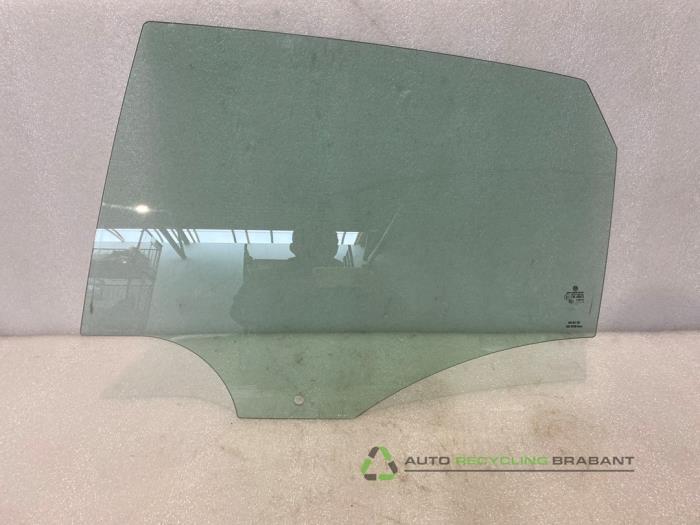 Vitre portière 4portes arrière gauche d'un Volkswagen Polo, Autos : Pièces & Accessoires, Volkswagen, -, 3 mois de garantie, Utilisé