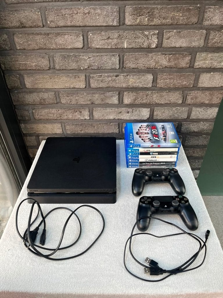 Playstation 4 Slim 500 GB - 2 controllers - 7 games, Met 2 controllers, Ophalen of Verzenden, Zo goed als nieuw, Slim
