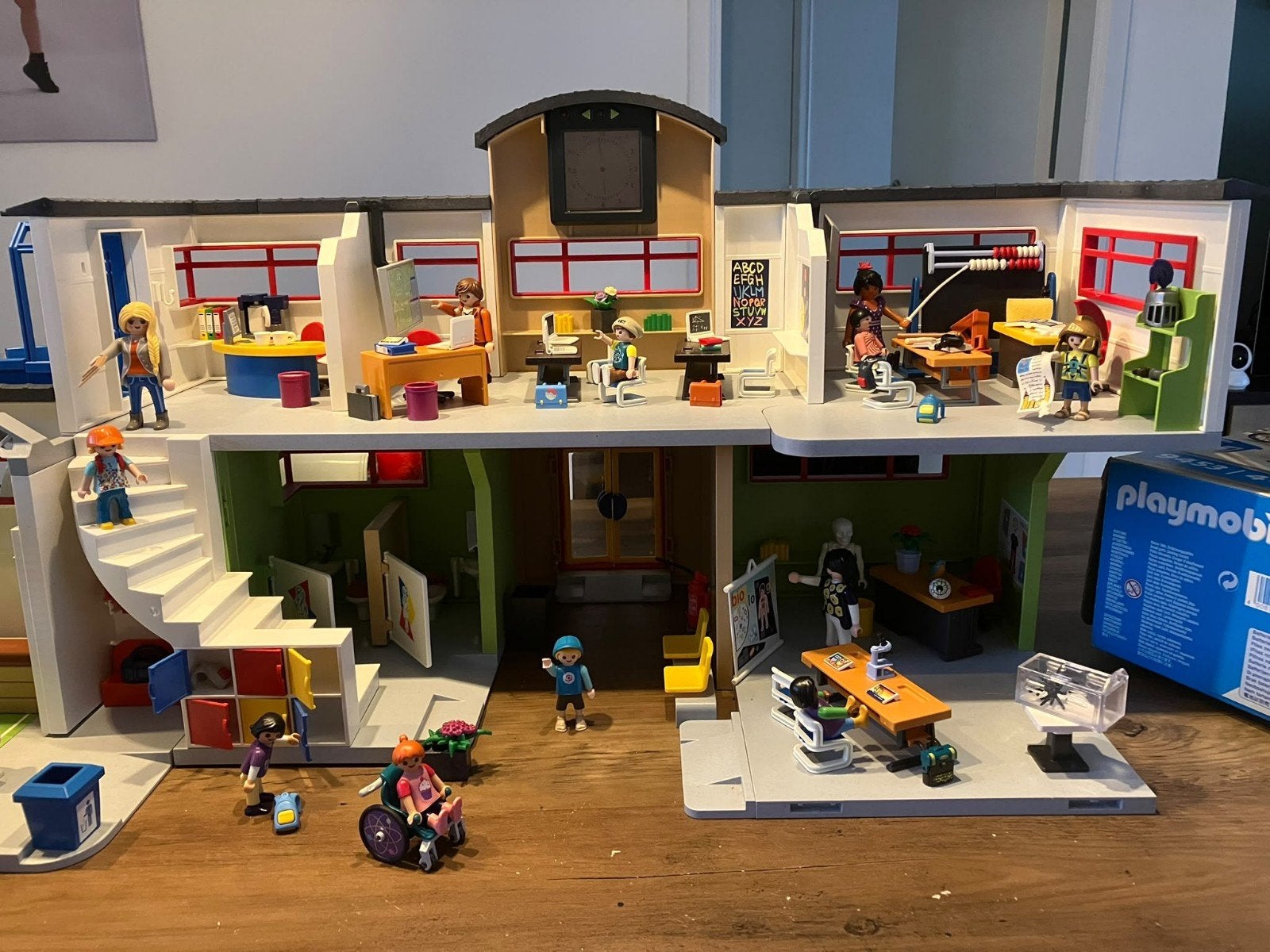 Playmobil City Life School + Turnzaal + Geschiedenislokaal, Ophalen, Gebruikt, Complete set, City life