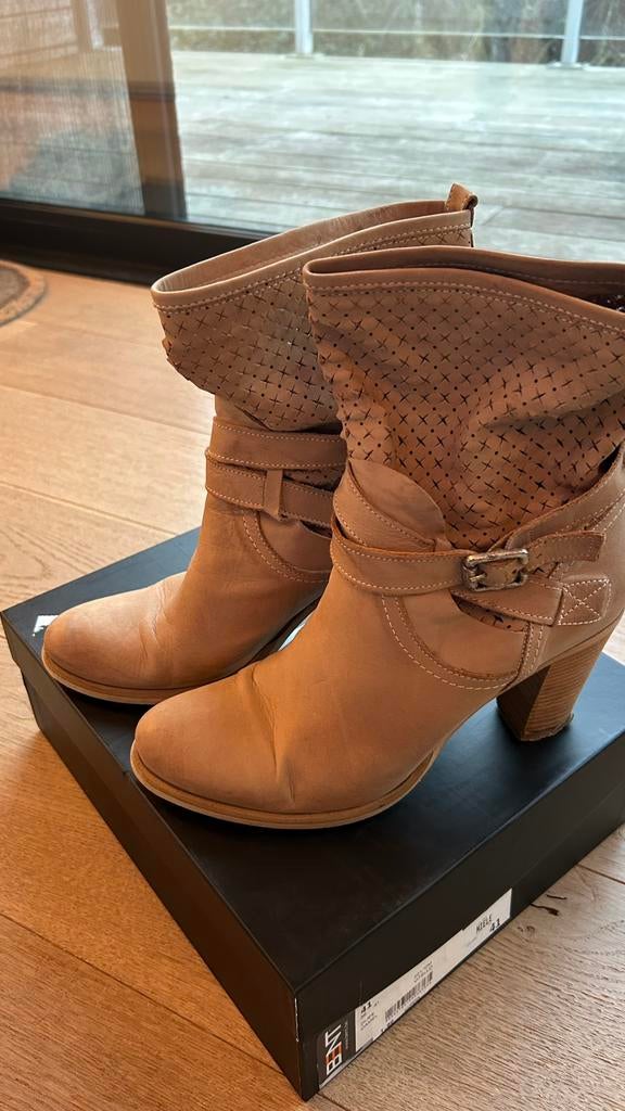 Enkellaarsjes Duee maat 41 camel, Kleding | Dames, Schoenen, Ophalen, Zo goed als nieuw