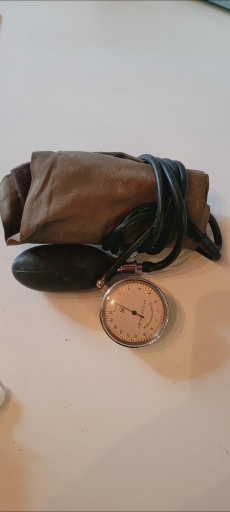Tensiomètre 1ère guerre mondiale, Enlèvement