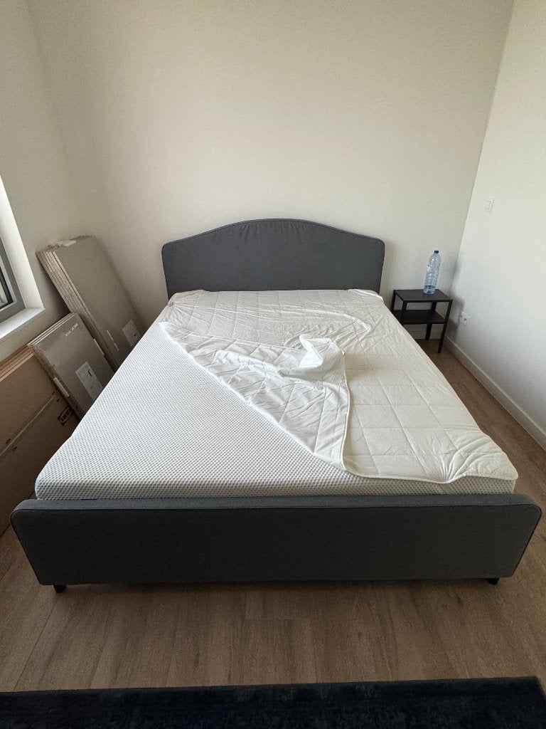 Ikea HAUGA bed - 160x200cm + Abygda Matras + Matras Beschr., Gris, Enlèvement, Utilisé, Deux personnes