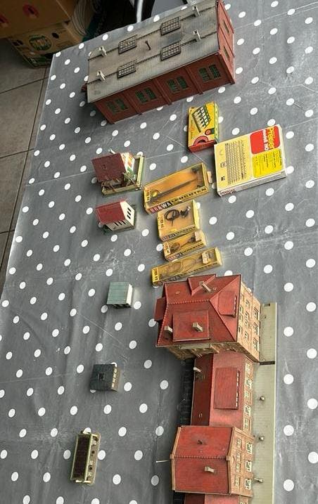Set van 7 huisjes + verlichting palen, Ophalen of Verzenden, Zo goed als nieuw