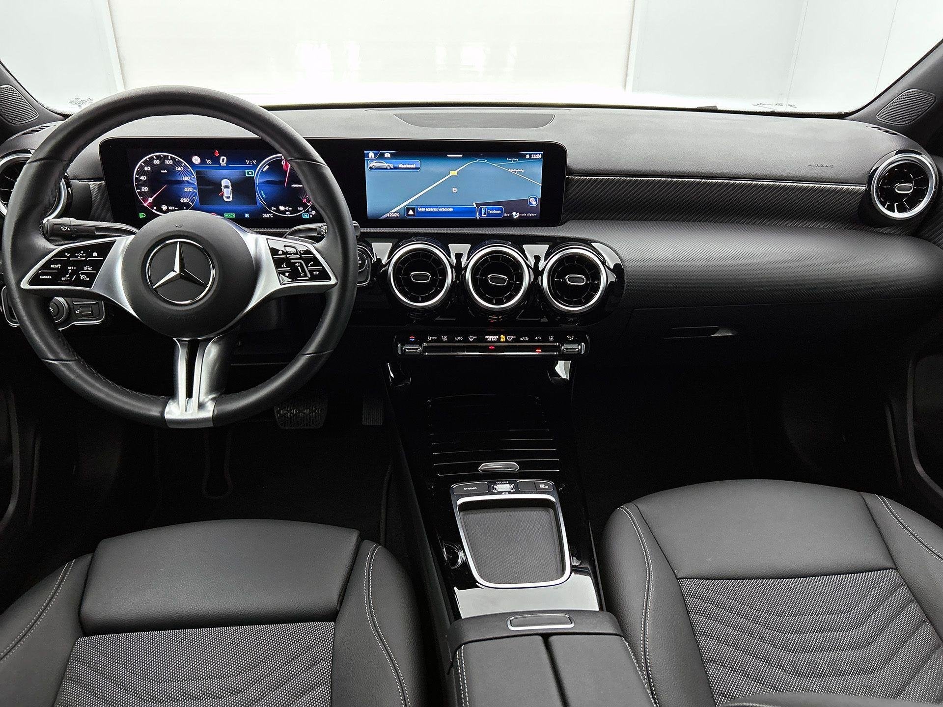 Mercedes-Benz A-klasse 250 e Berline Business Line | Verwarm, Auto's, Gebruikt, Euro 6, 16 kWh, Wit
