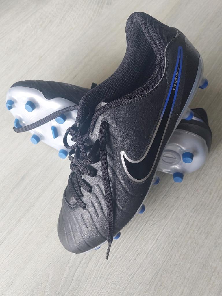 Nike tiempo voetbalschoenen maat 38 plus gratis Fila maat 37, Sport en Fitness, Voetbal, Ophalen, Nieuw, Schoenen