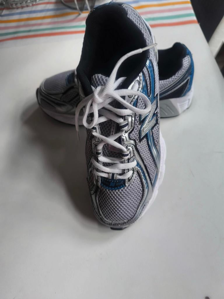 New Balance 740 pointure 41 trés bon état, Enlèvement ou Envoi, Comme neuf, Chaussures