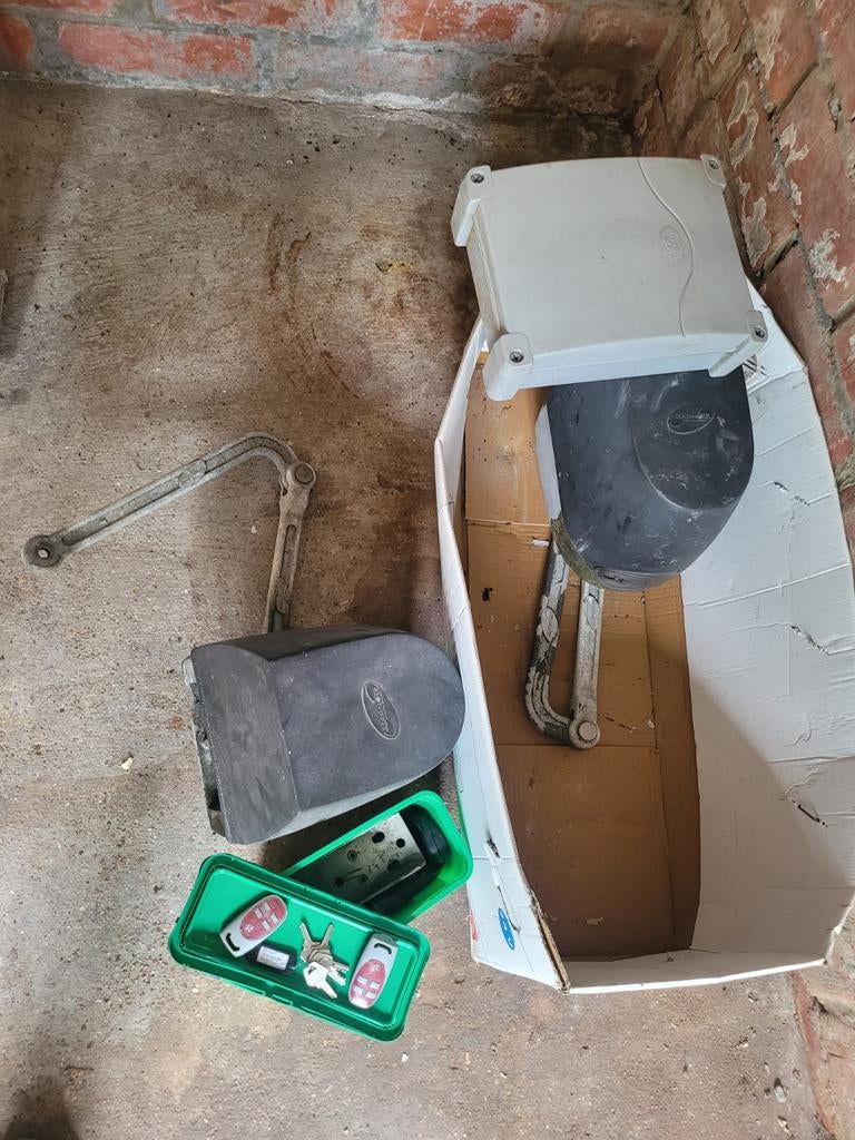 Stagnoli-motor voor complete poort met dubbele vleugels, Doe-het-zelf en Bouw, Ophalen