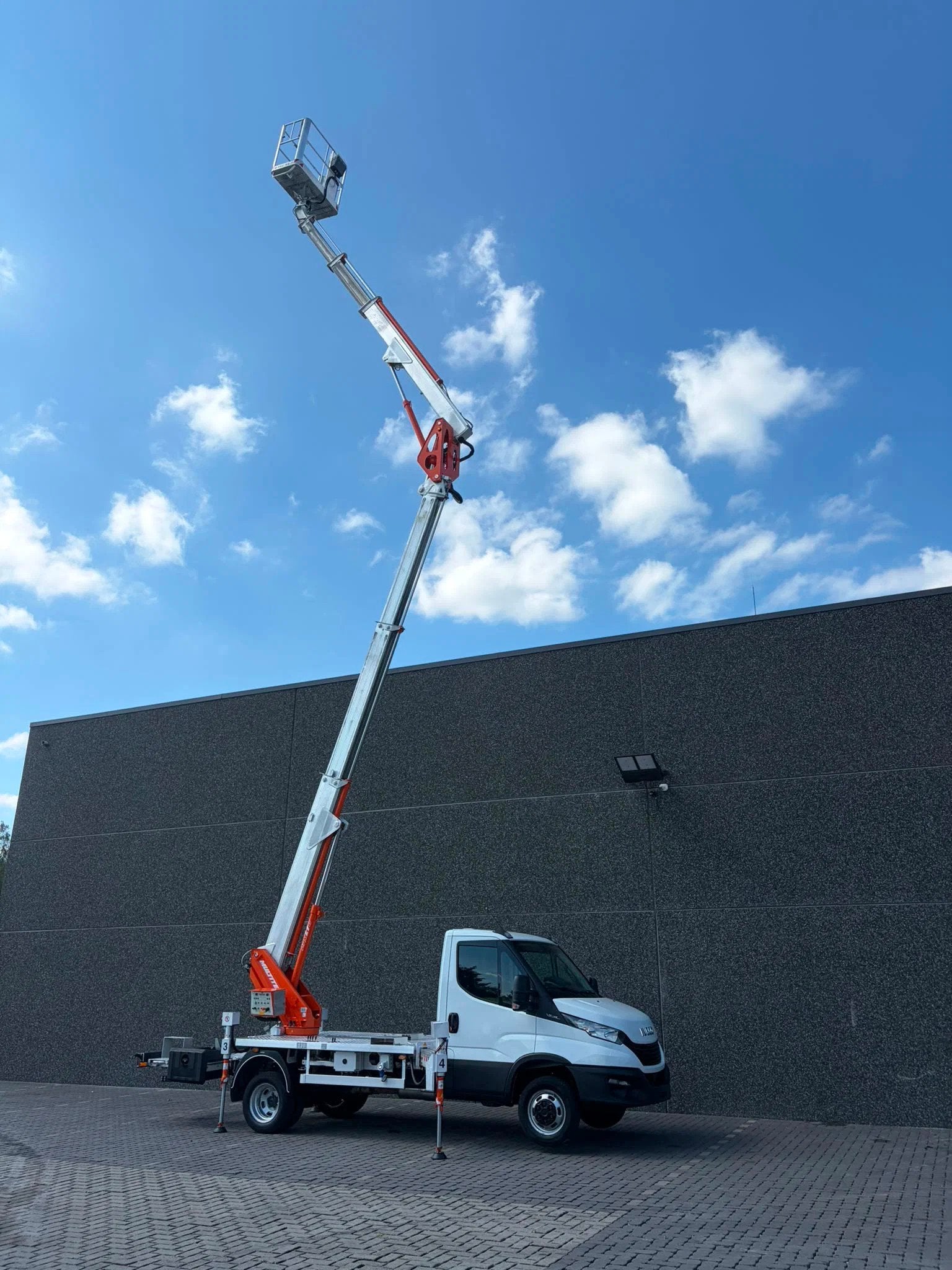 Iveco Daily 35S14 Multitel MX210 3625HRS ! 100 000 KM !, Auto's, Bestelwagens en Lichte vracht, 100 kW, Gebruikt, Euro 6, Iveco