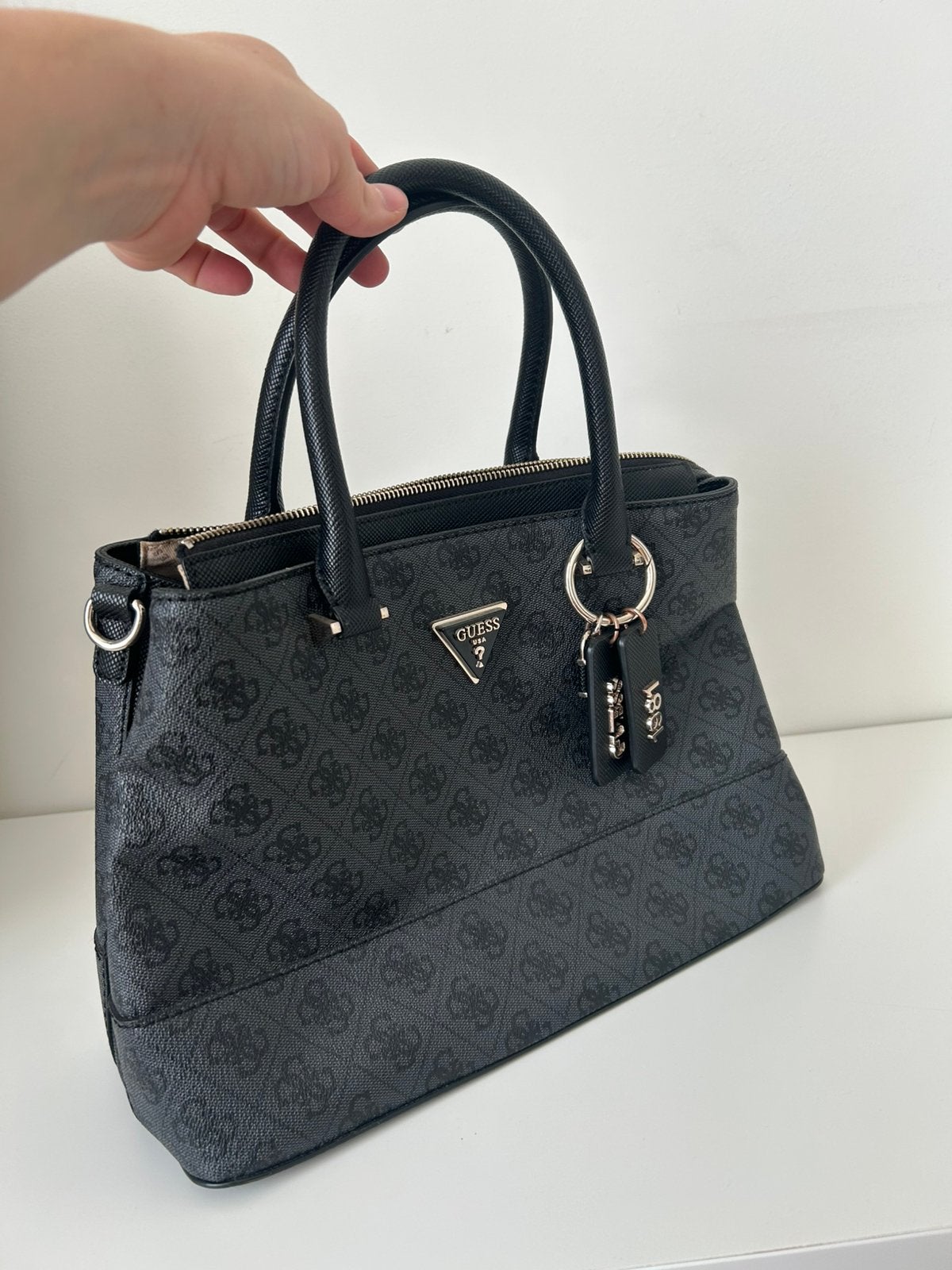 Guess handtas, Handtassen en Accessoires, Ophalen of Verzenden, Zo goed als nieuw, Handtas