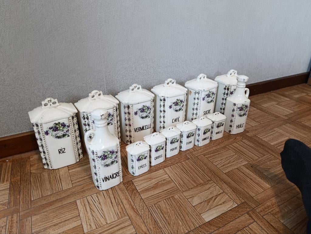 Antieke keuken potten, Ophalen