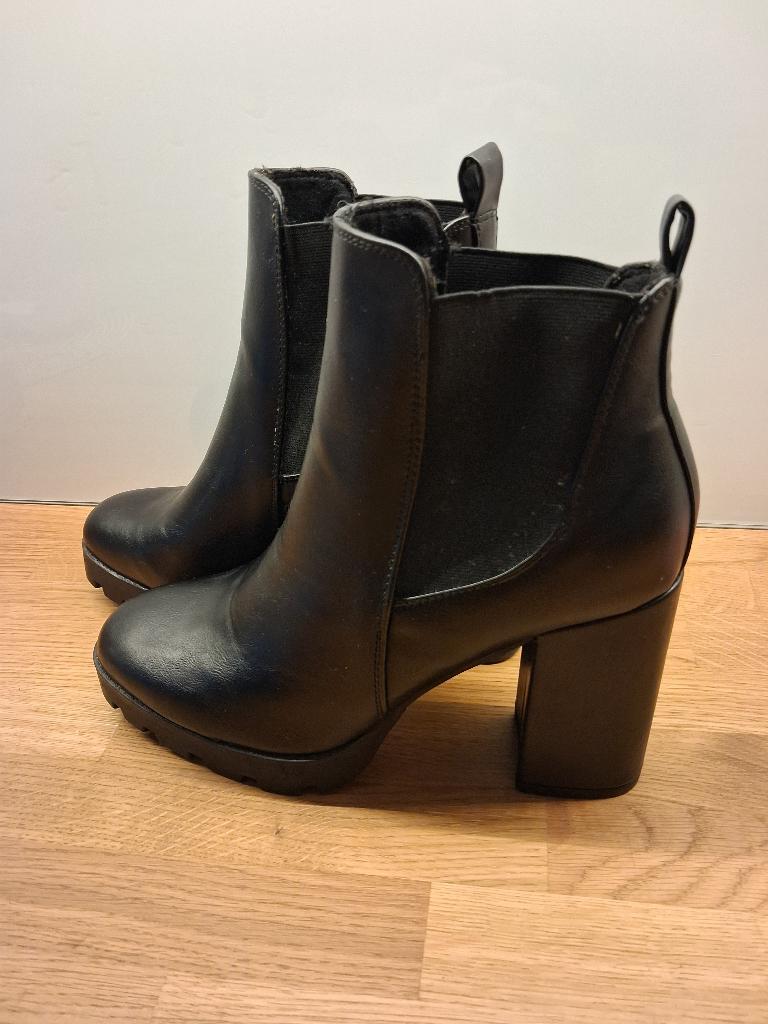 Bottines noires talon Primark style Chelsea, Primark, Comme neuf, Enlèvement, Boots et Botinnes