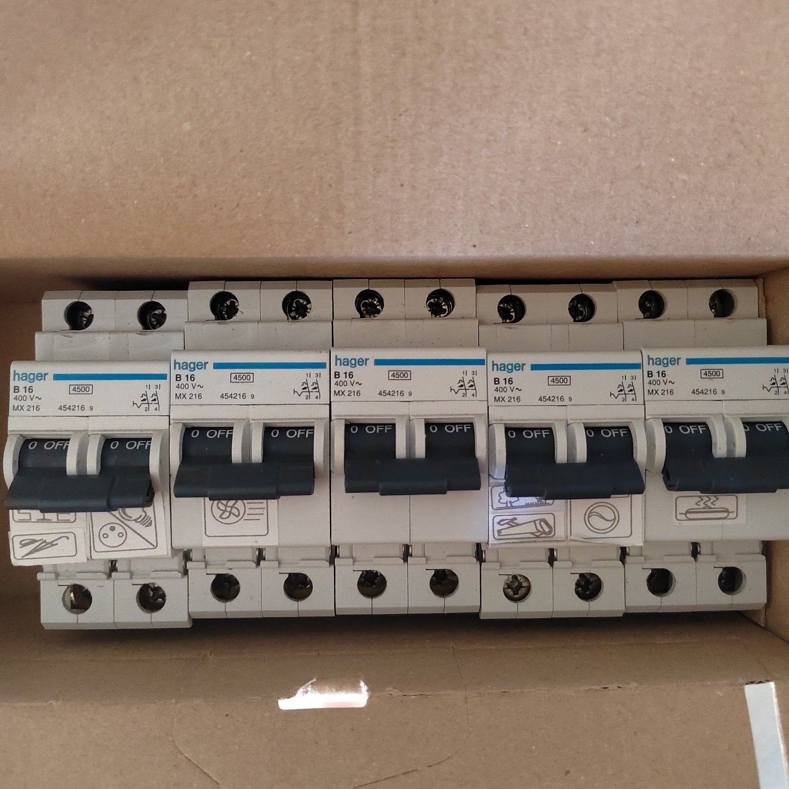 5 Disjoncteurs Hager B16, Bricolage & Construction, Hager