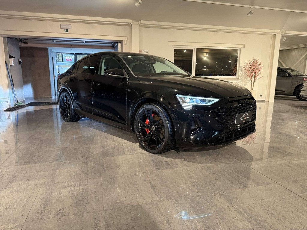 Audi Q8 e-tron 55 QUATTRO 408PK * CAMERA * S-LINE * MATRIX *, Auto's, Automaat, Gebruikt, Zwart, 408 pk